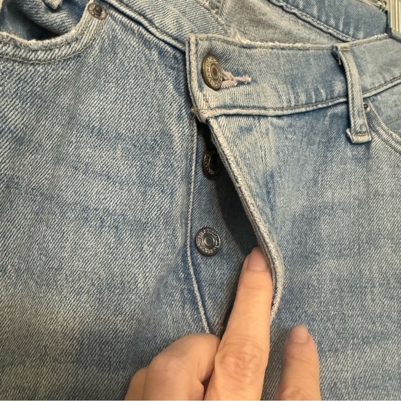 ABERCROMBIE & FITCH The Dad High Rise Jeans Light Wash - Picture 4 of 11